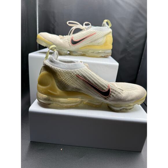 Nike Air Vapor Max Fly Knit 2021 Mismatched Swoosh - White - Size 10M - Picture 1 of 11